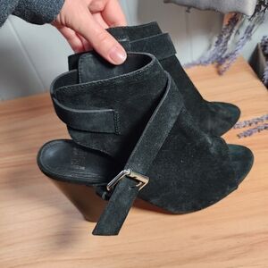 Paige Size 8 Women's Black Suede Wedge Sandals